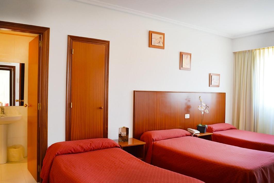 Hotel Os Caracoles Pereiro de Aguiar Buitenkant foto