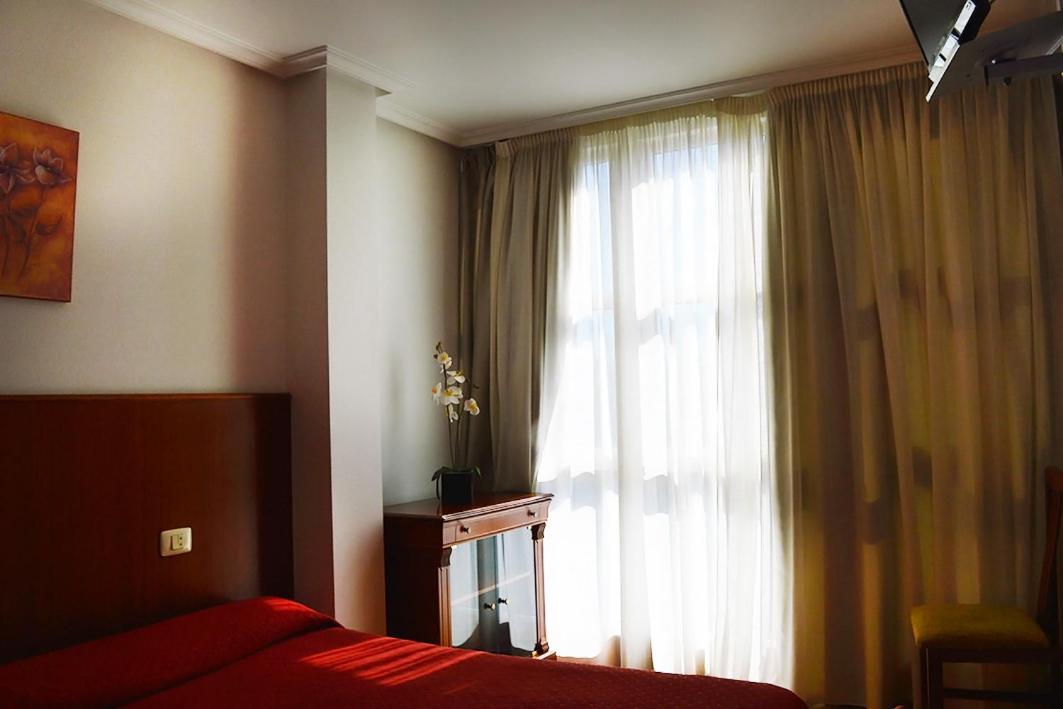 Hotel Os Caracoles Pereiro de Aguiar Buitenkant foto